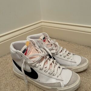 Nike White and Black High-Tops